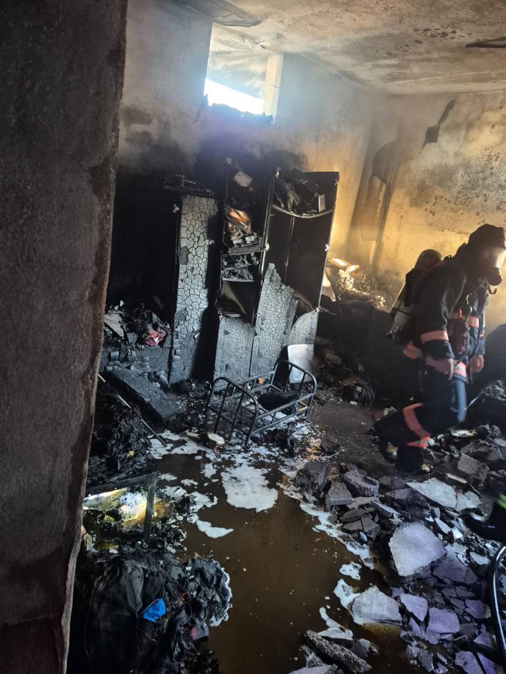 3 katlı evde yangın; 5 yaşındaki Bekir öldü, 12 yaralı 8