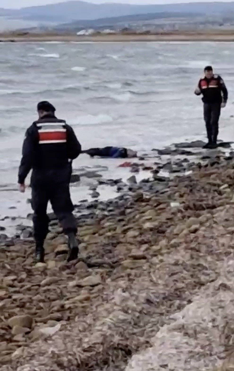 Tekne battı; 3 ölü 3