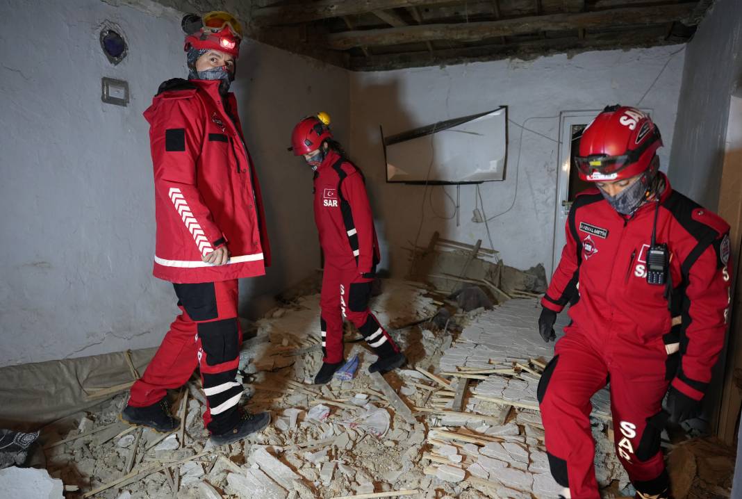 Denizli'de düğün günü evleri başlarına yıkıldı! 6