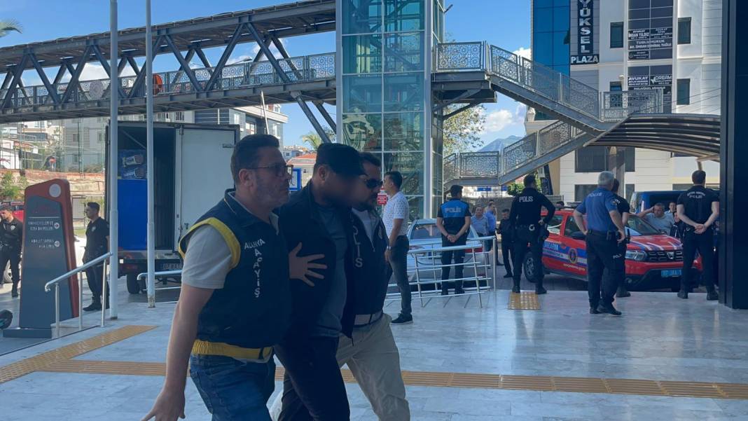 Sokakta bıçaklandı, cesedi orada bulundu 5