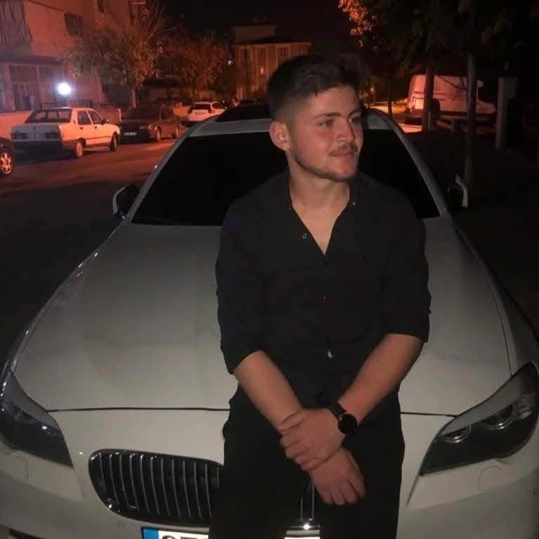 İki genç arkadaşın ölümü sevenlerini yasa boğdu 7