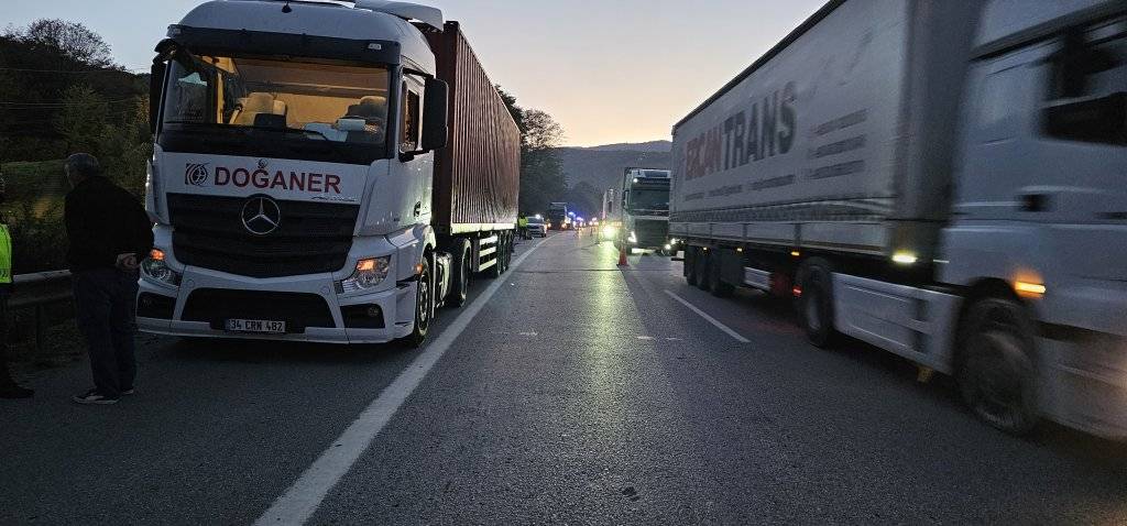 Patlayan lastiği değiştirirken, TIR’ın çarptığı sürücü öldü 1