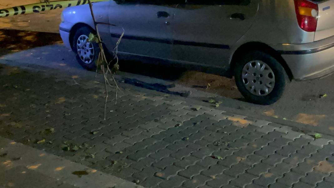 Evinin önünde silahlı saldırıda uğrayan genç hayatını kaybetti 1