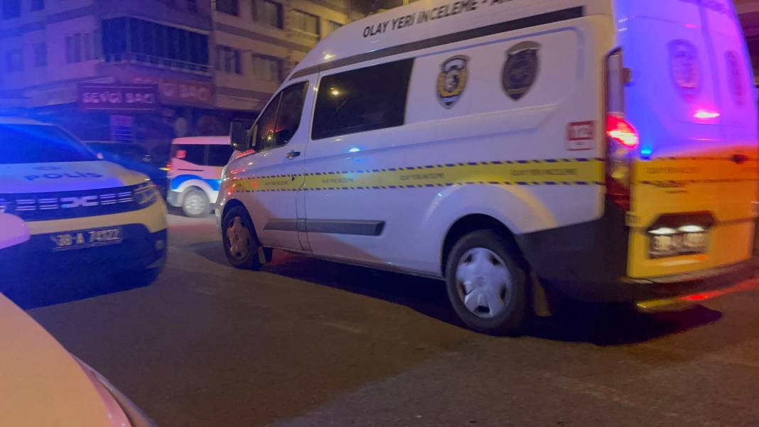 Evinin önünde silahlı saldırıda uğrayan genç hayatını kaybetti 4