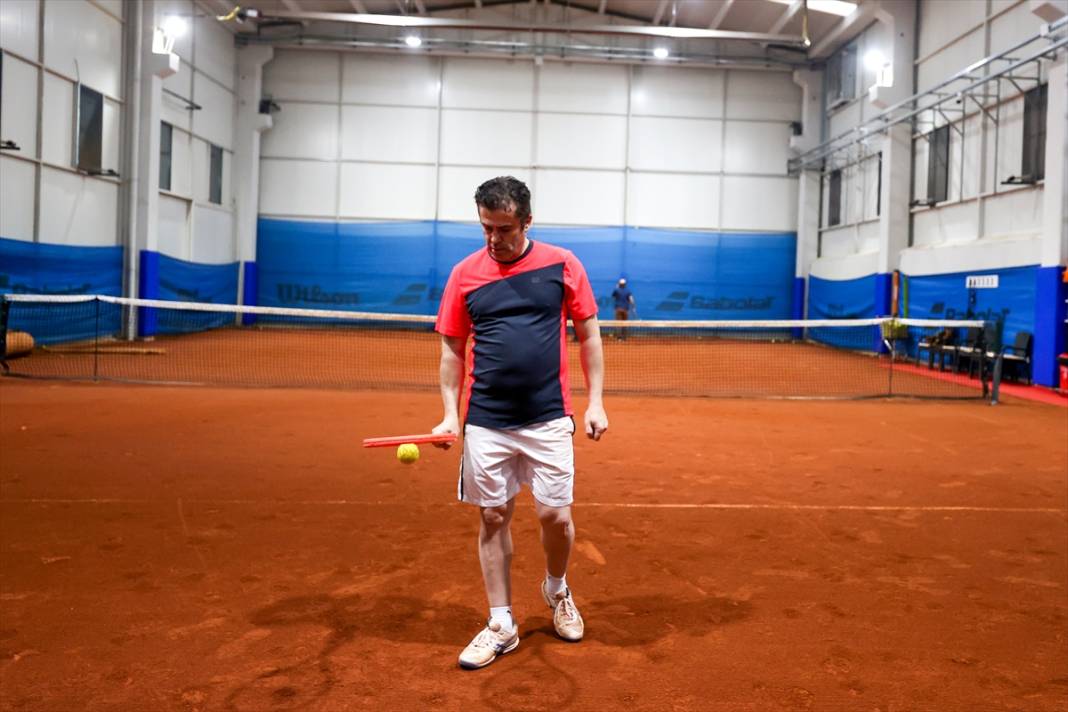 Konyalı sanayiciler fabrikada açılan toprak tenis kortta ter döküyor 6