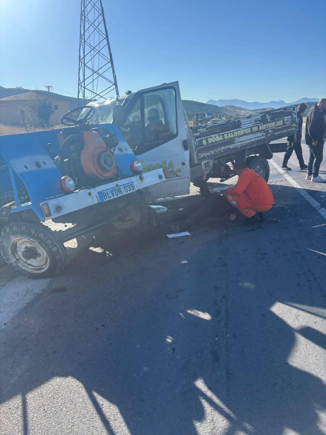 Kamyonetle çarpışan patpatın sürücüsü yaşamını yitirdi 1