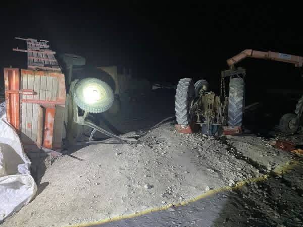 Devrilen traktörün altında can verdi 1