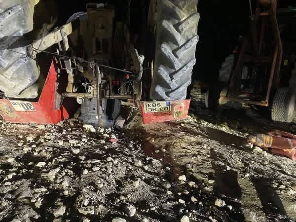 Devrilen traktörün altında can verdi 2