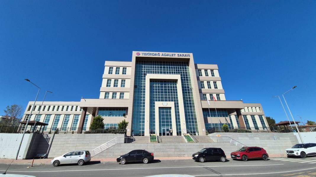 Anne ve babasını öldürdü; amcası, yengesi ve dedesini yaraladı 7