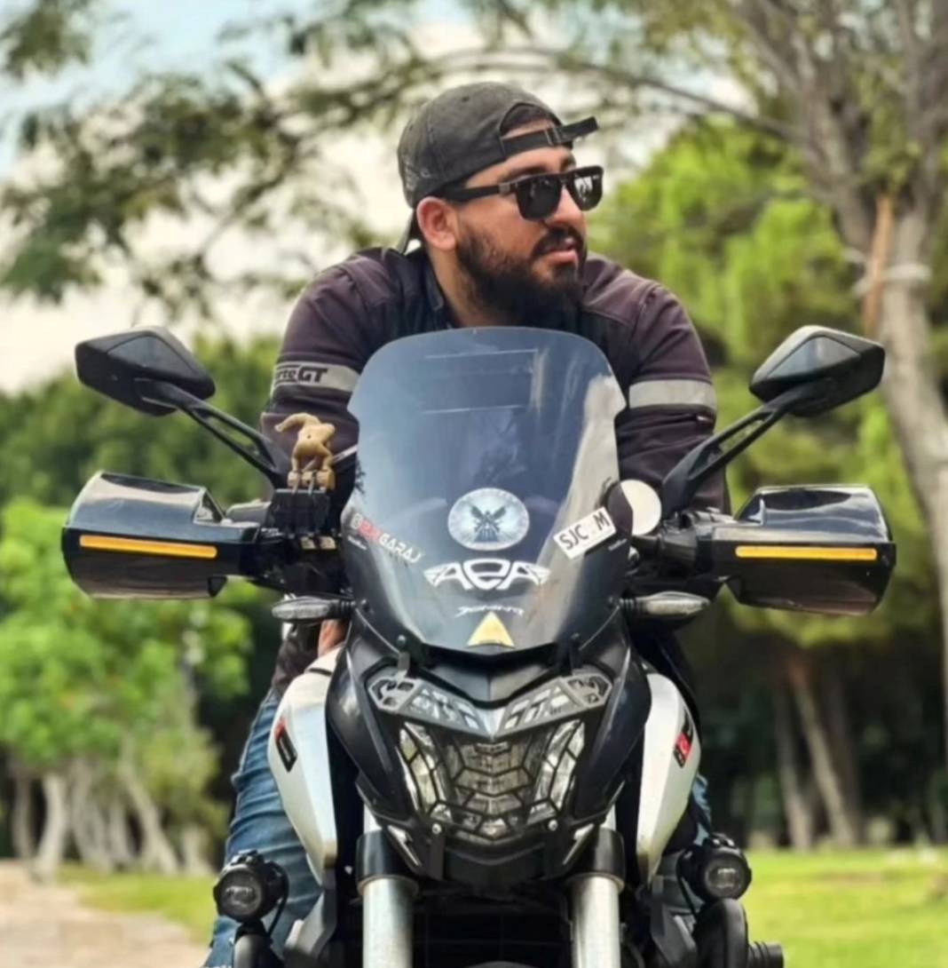 Babasının mezarını ziyaretten dönerken geçirdiği kazada hayatını kaybetti 1