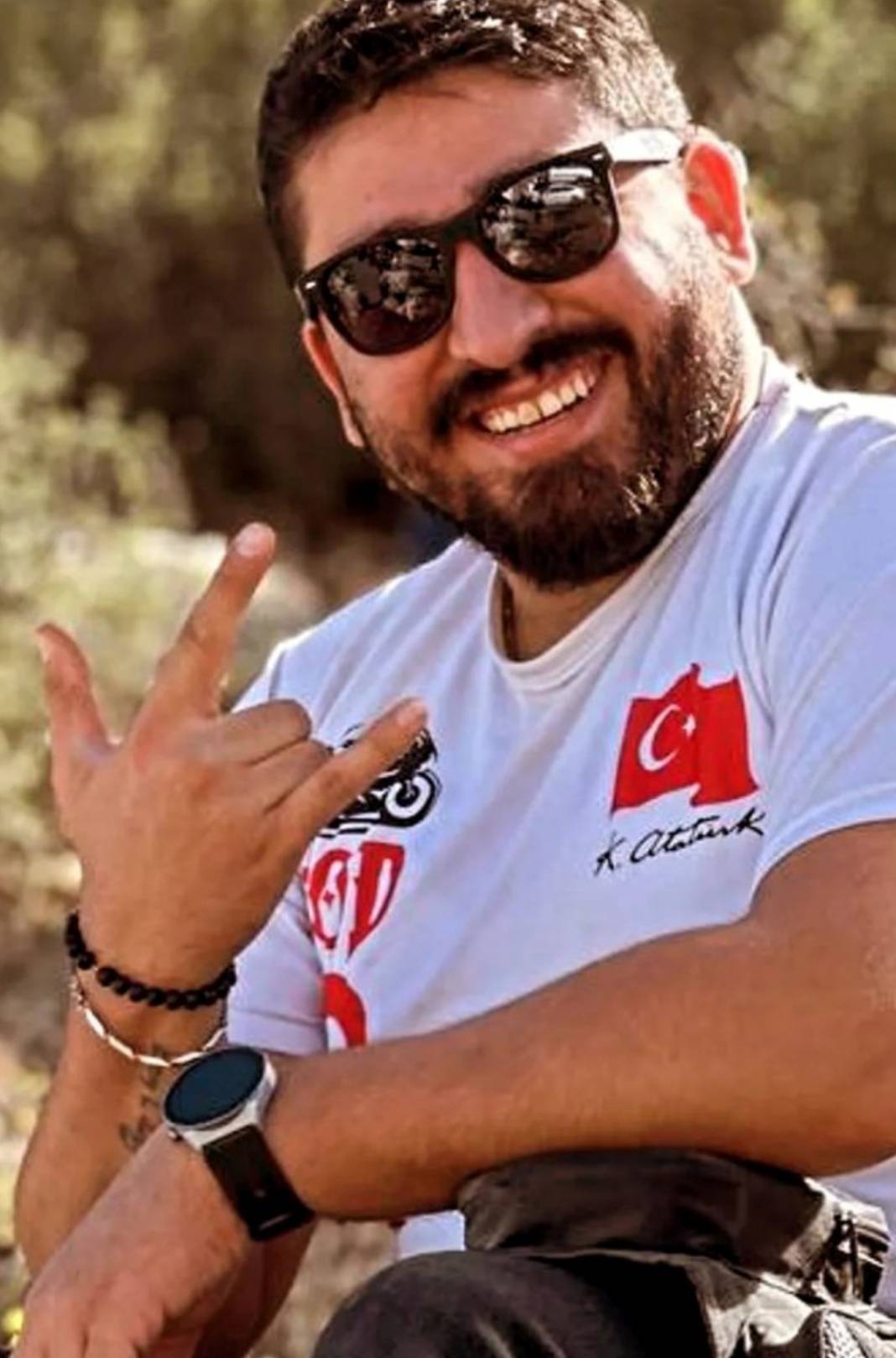 Babasının mezarını ziyaretten dönerken geçirdiği kazada hayatını kaybetti 2