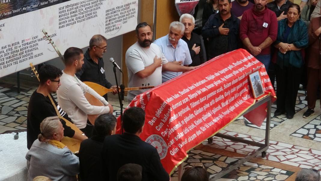 Babasının mezarını ziyaretten dönerken geçirdiği kazada hayatını kaybetti 8