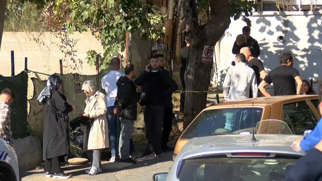 Kız arkadaşı olduğu öne sürülen 2 çocuk annesi kadını öldürdü, aynı silahla intihar etti 5