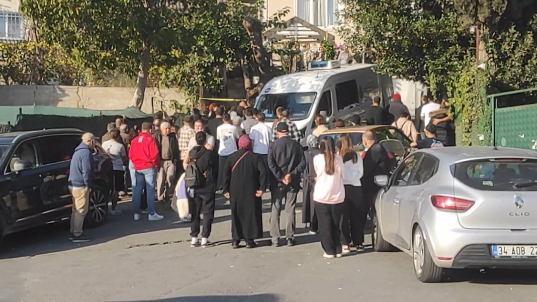 Kız arkadaşı olduğu öne sürülen 2 çocuk annesi kadını öldürdü, aynı silahla intihar etti 6