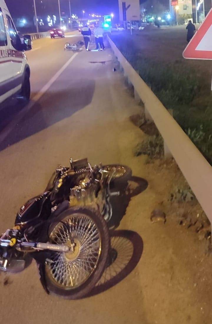 Bursa'da 3 motosikletin karıştığı kazada bir genç hayatını kaybetti 1