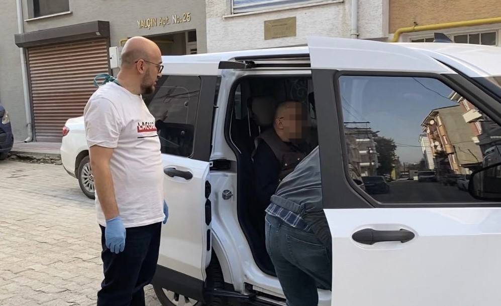 Boğazında bıçak yarası olan bir kadın evinde ölü bulundu 1