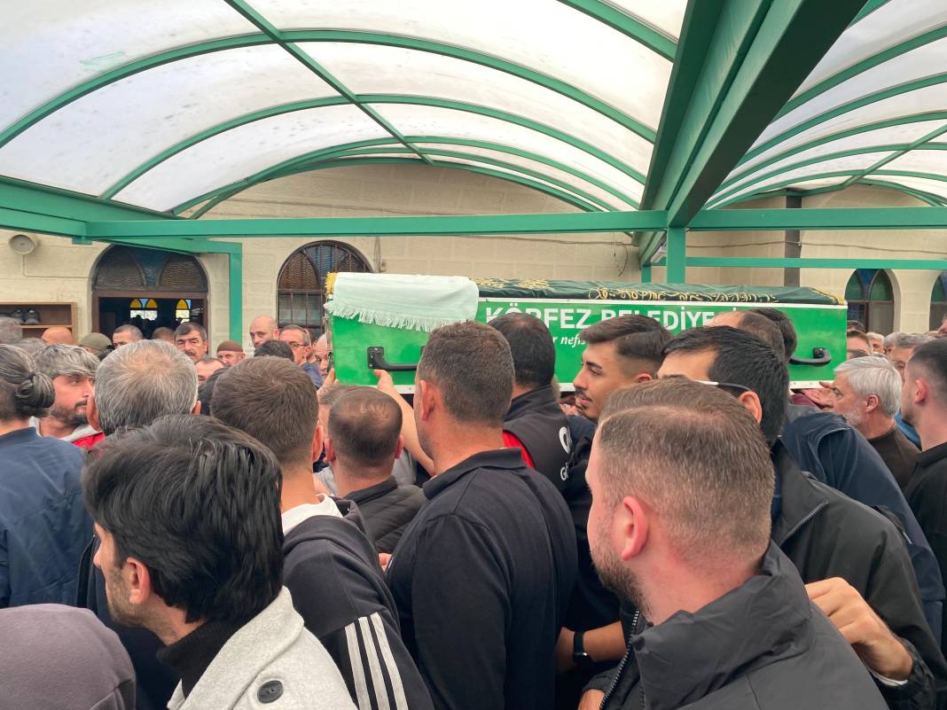 Kocaeli'de acı veda... Gözyaşları arasında toprağa verildi 3