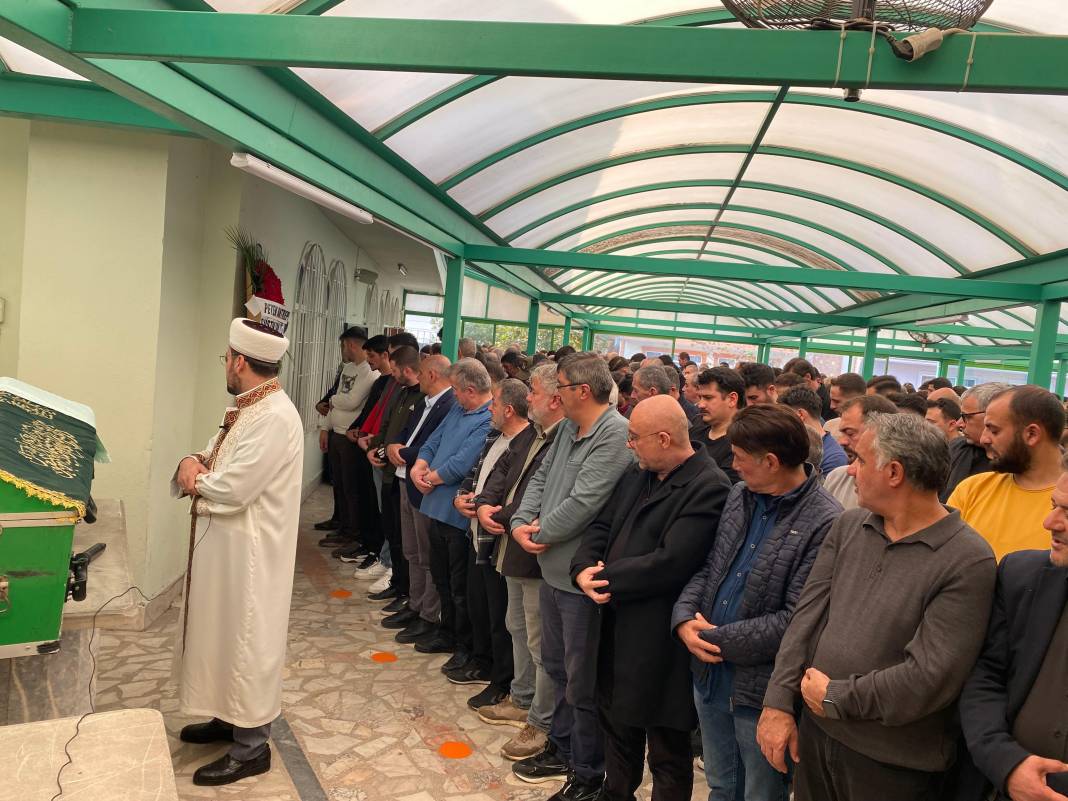 Kocaeli'de acı veda... Gözyaşları arasında toprağa verildi 4