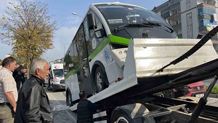 Dolmuş ciple çarpıştı: Çok sayıda yaralı  var 3