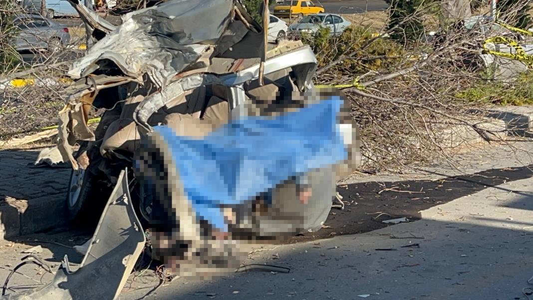 3 çocuğun sürüş keyfi kötü bitti! İkiye bölünen otomobil, iki çocuğa mezar oldu 2