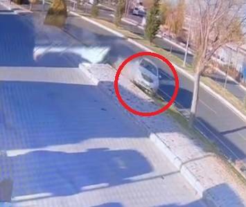 3 çocuğun sürüş keyfi kötü bitti! İkiye bölünen otomobil, iki çocuğa mezar oldu 7