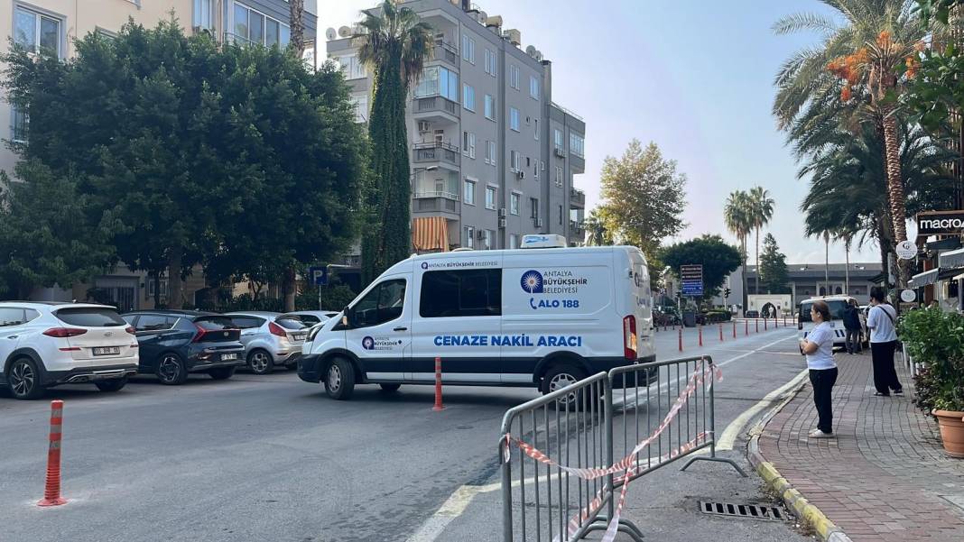 Antalya'da otel odasında şüpheli ölüm! 2