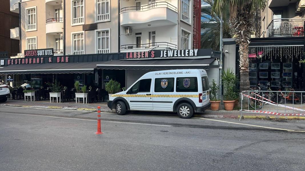 Antalya'da otel odasında şüpheli ölüm! 4