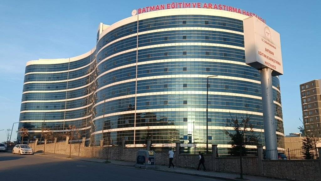 Beton parçaları inşaat işçilerinin üzerine düştü: 1 ölü, 1 yaralı 2