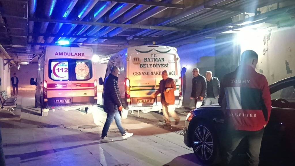 Beton parçaları inşaat işçilerinin üzerine düştü: 1 ölü, 1 yaralı 3