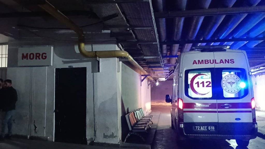 Beton parçaları inşaat işçilerinin üzerine düştü: 1 ölü, 1 yaralı 4