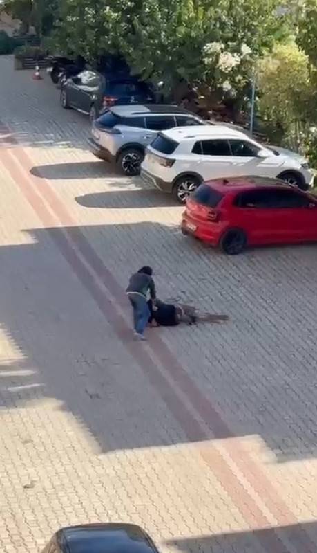 Annesiyle gönül ilişkisi olduğu iddiasıyla yaşlı adamı sokak ortasında öldürdü 1