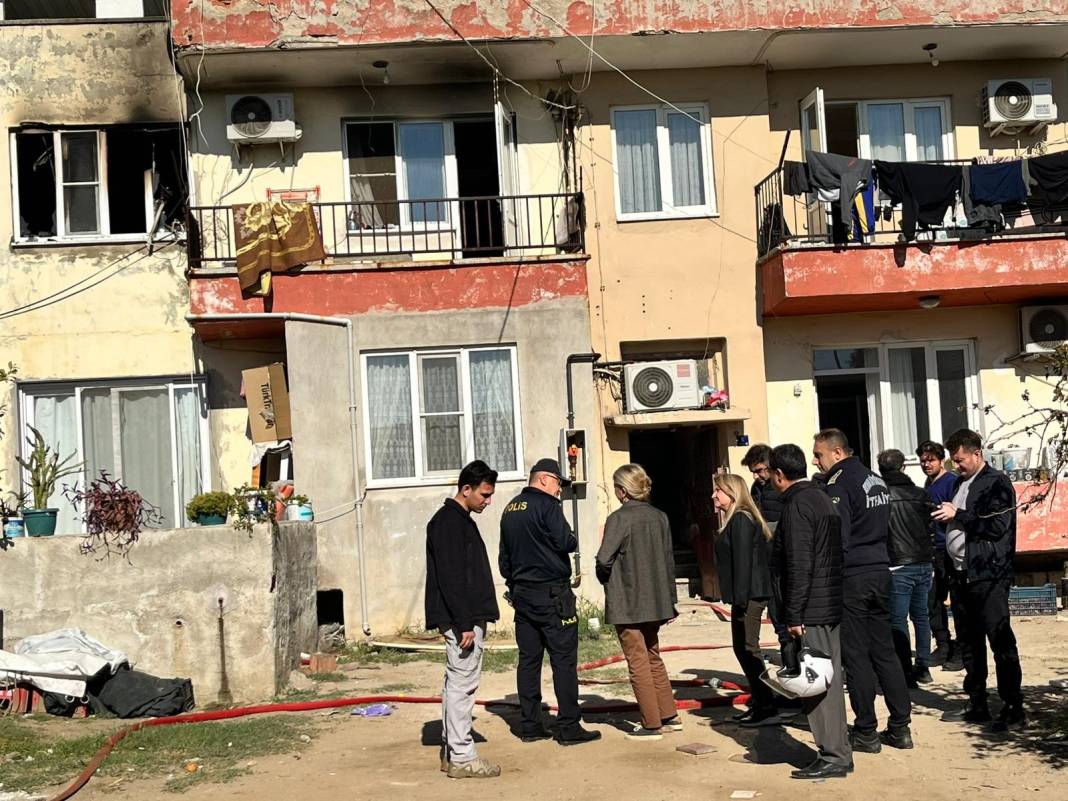 Evde yangın çıktı: 1 ölü, 3 yaralı 3