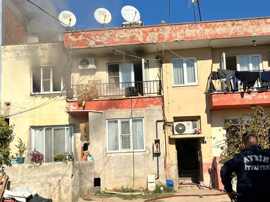 Evde yangın çıktı: 1 ölü, 3 yaralı 6