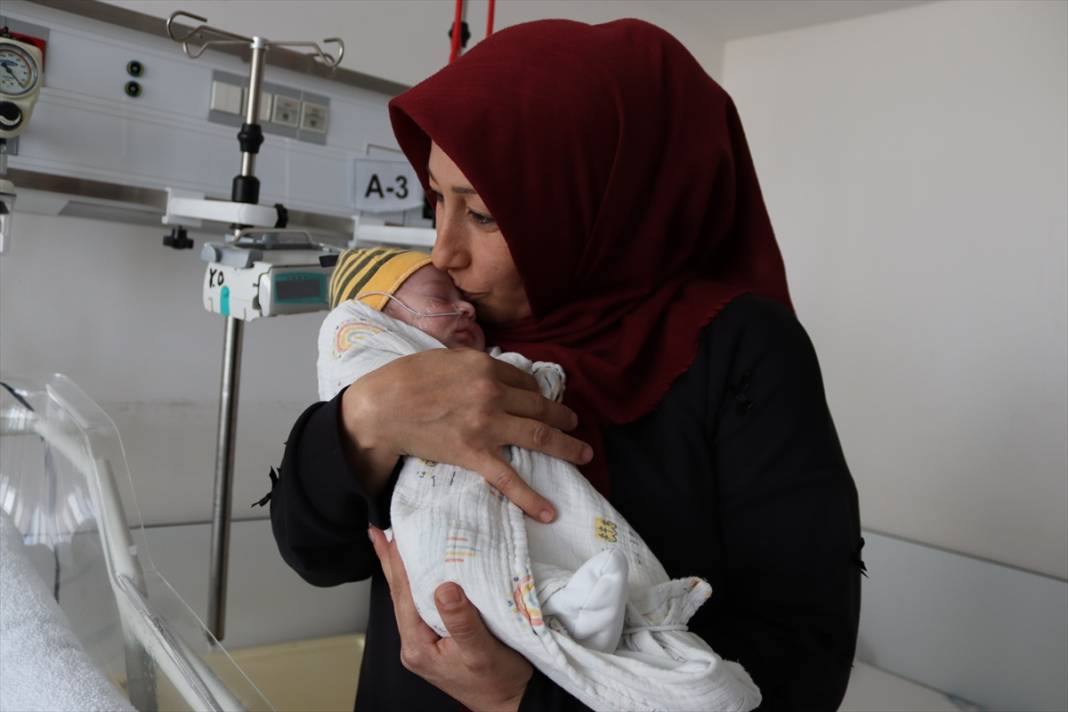 Konya'da 13 günlük bebek hayata böyle tutundu 2