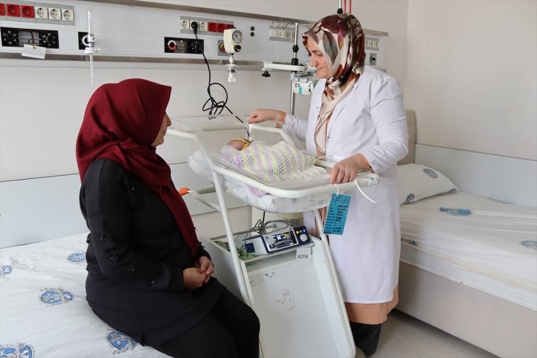 Konya'da 13 günlük bebek hayata böyle tutundu 5