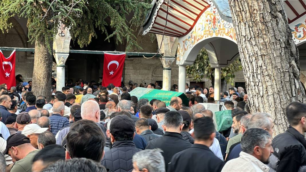 Genç kız duvağıyla son yolculuğuna uğurlandı 5