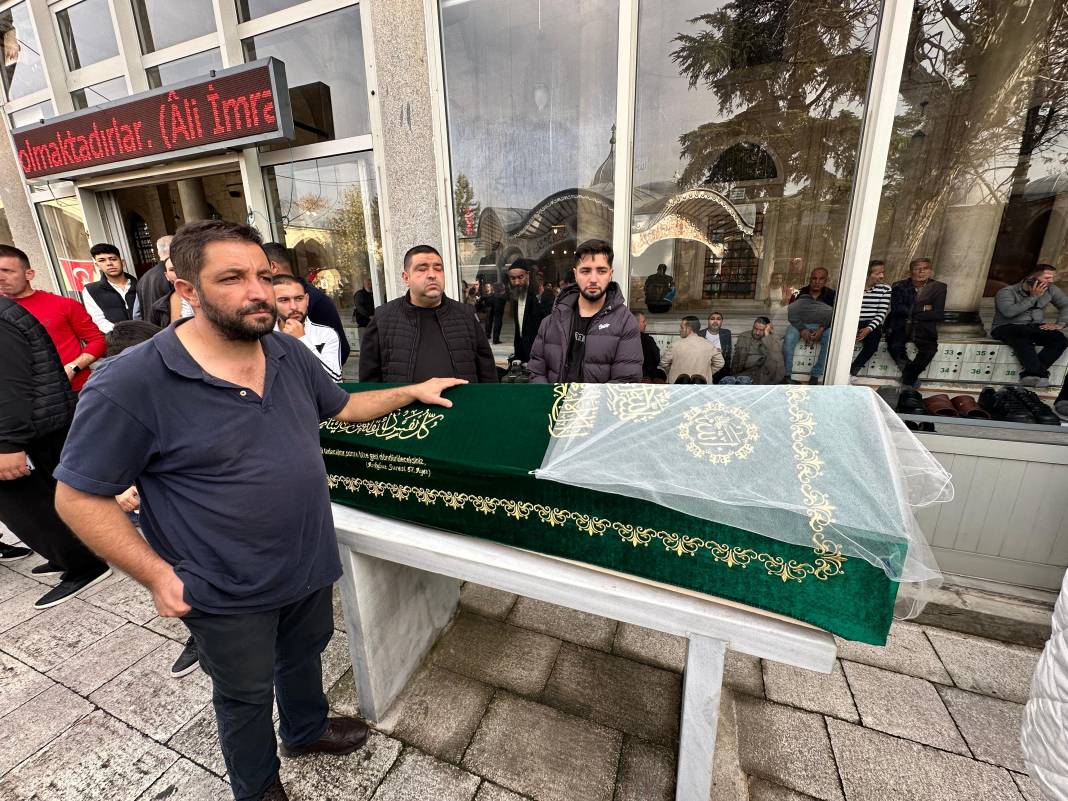 Genç kız duvağıyla son yolculuğuna uğurlandı 9