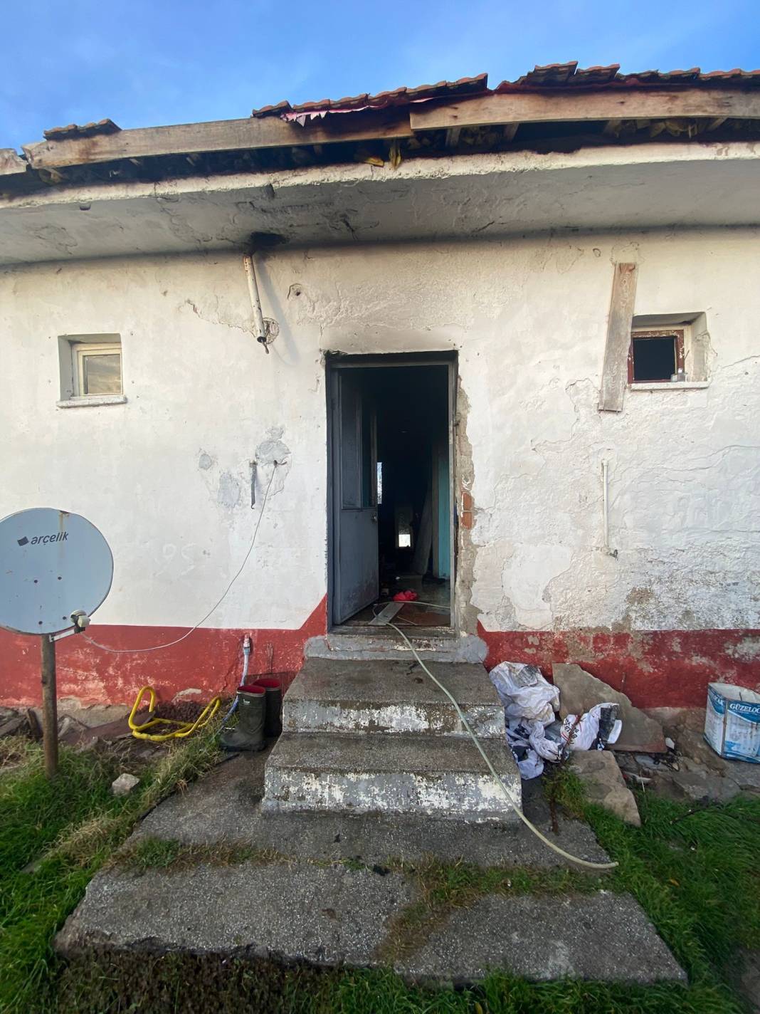 Eski eşi ile kız arkadaşının yaşadığı evi ateşe verdi: 1 ölü, 1 yaralı 4