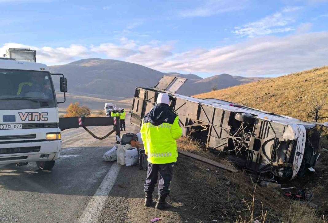 Afyonkarahisar’da can pazarı! 2 ölü, 21 yaralı 2
