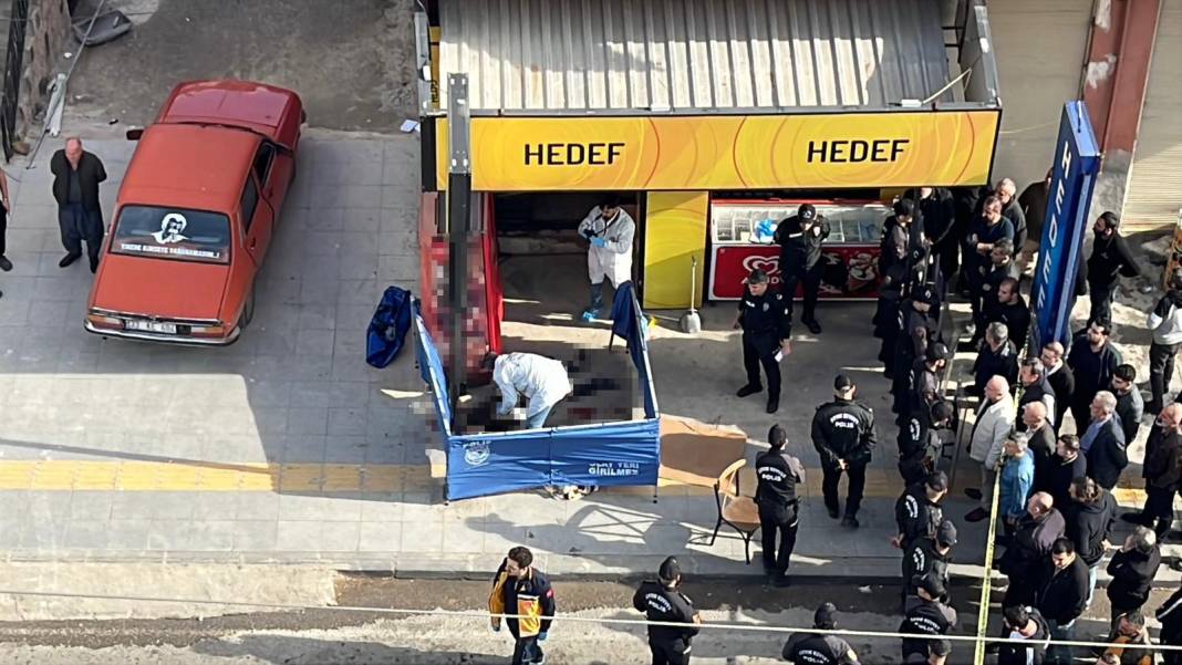 Dehşeti yaşattı... Önce anne oğulu ardından büfeciyi öldürdü 1