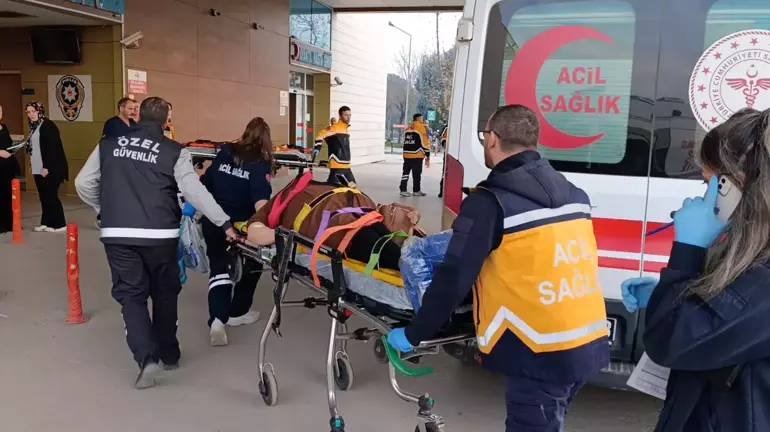 İşçi servisi ile hafif ticari araç çarpıştı: 11 yaralı 3