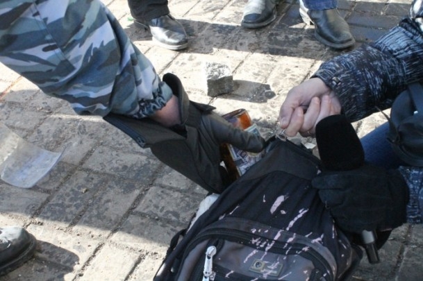 Protestocular 67 emniyet görevlisini rehin aldı 12