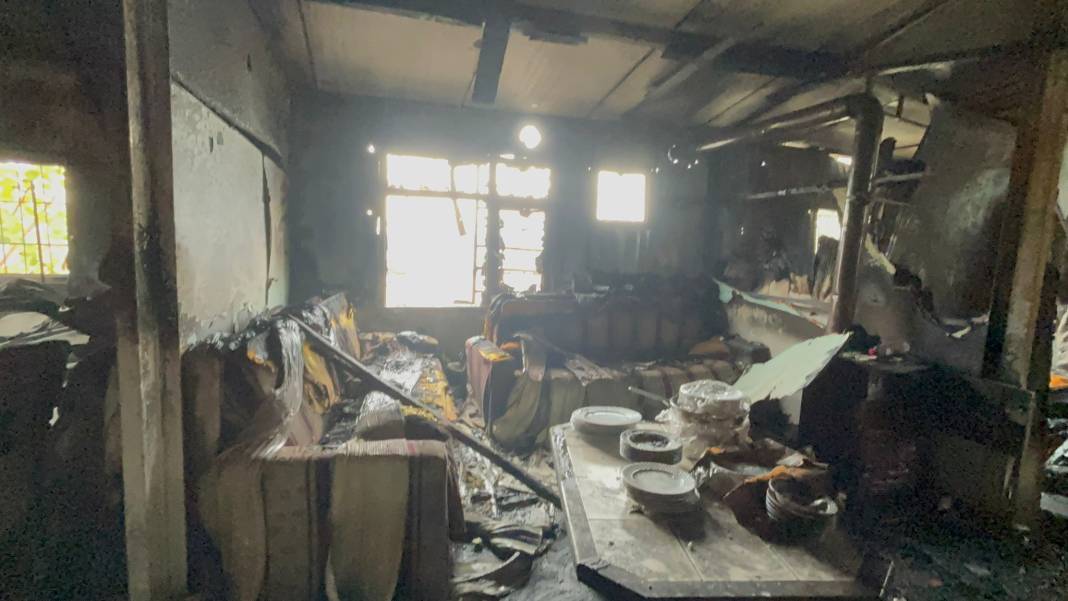 Kocaeli'nde yangın... Alevler arasında can verdi 2