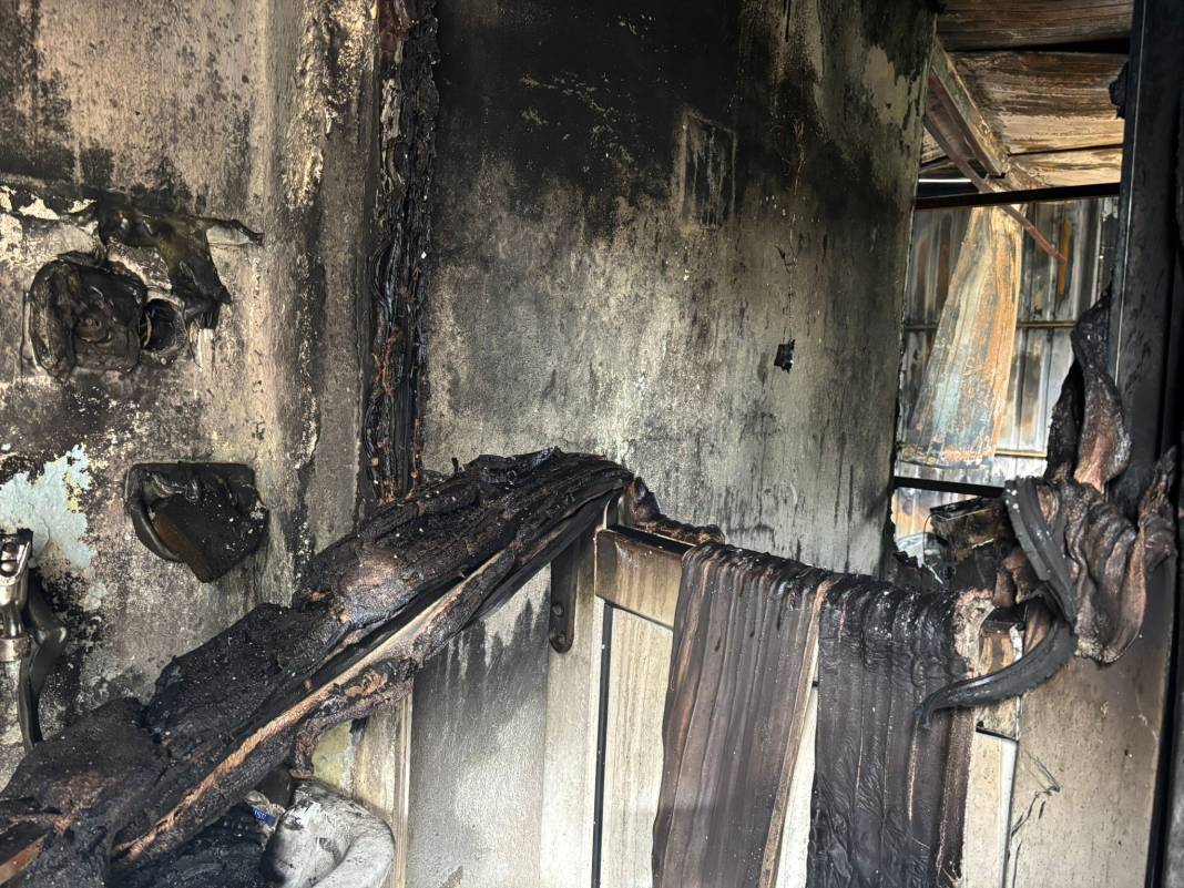 Kocaeli'nde yangın... Alevler arasında can verdi 9