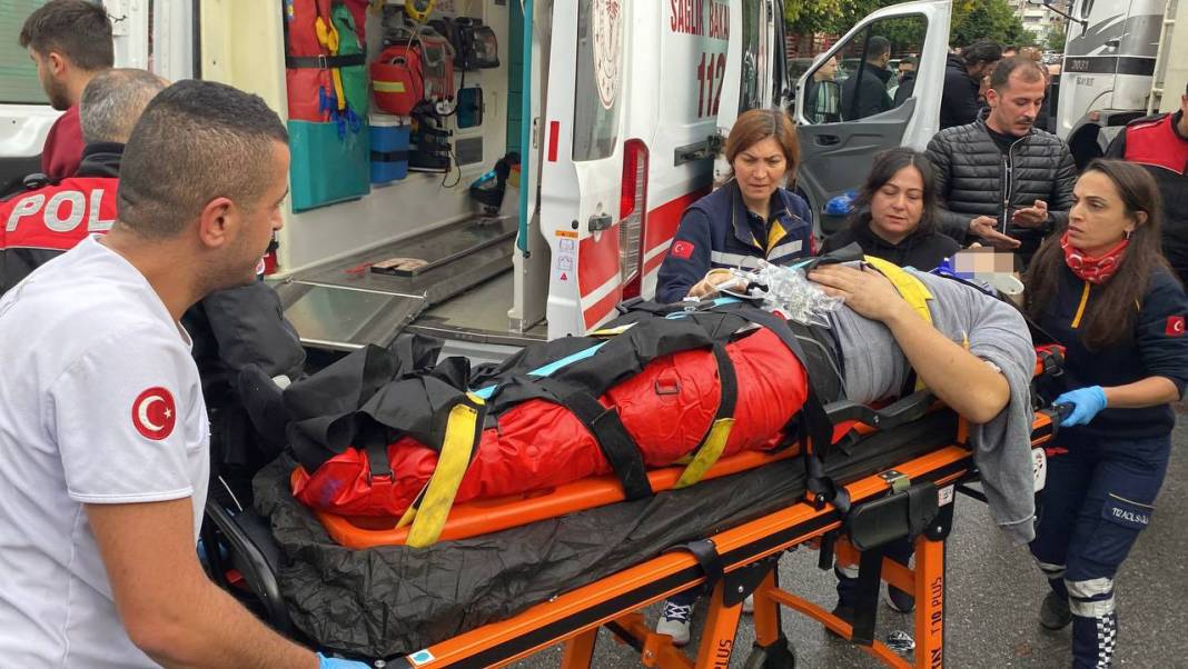 Aydın'da feci olay! Kurye kamyonun altında kaldı 3