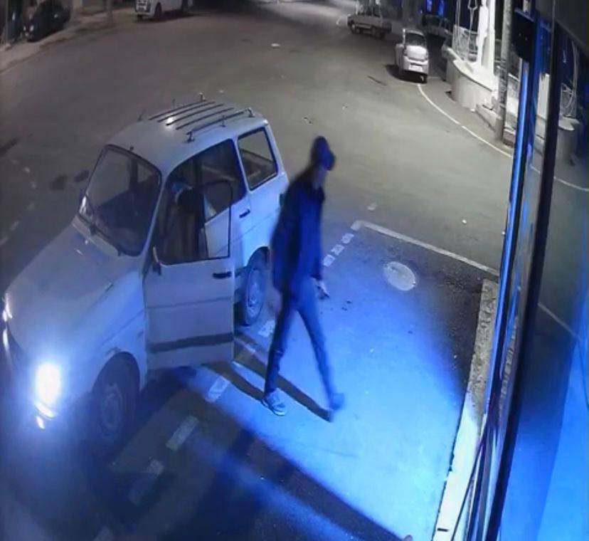 Yanmış otomobilin yanında bulunan cesedin, kayıp başı aranıyor 4