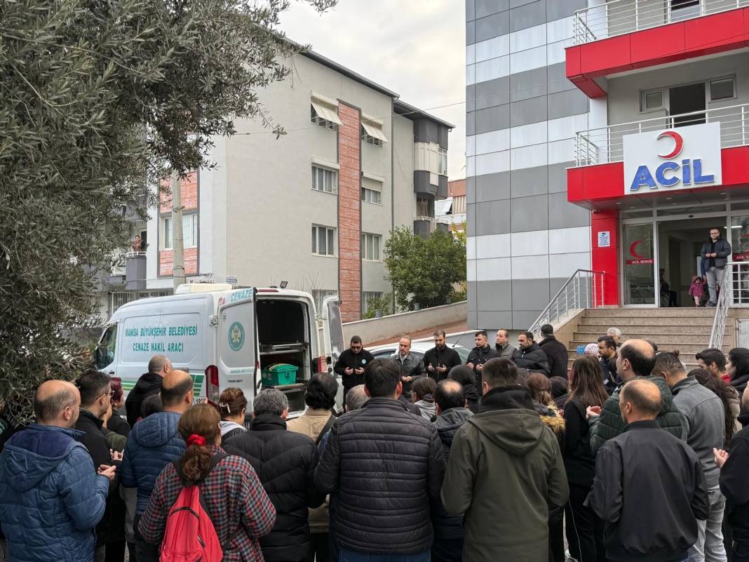 Manisa'da doktor ameliyat yaparken öldü 2