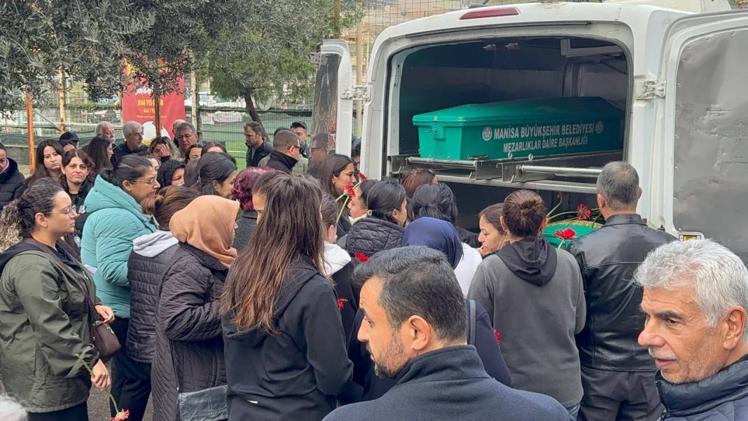 Manisa'da doktor ameliyat yaparken öldü 4