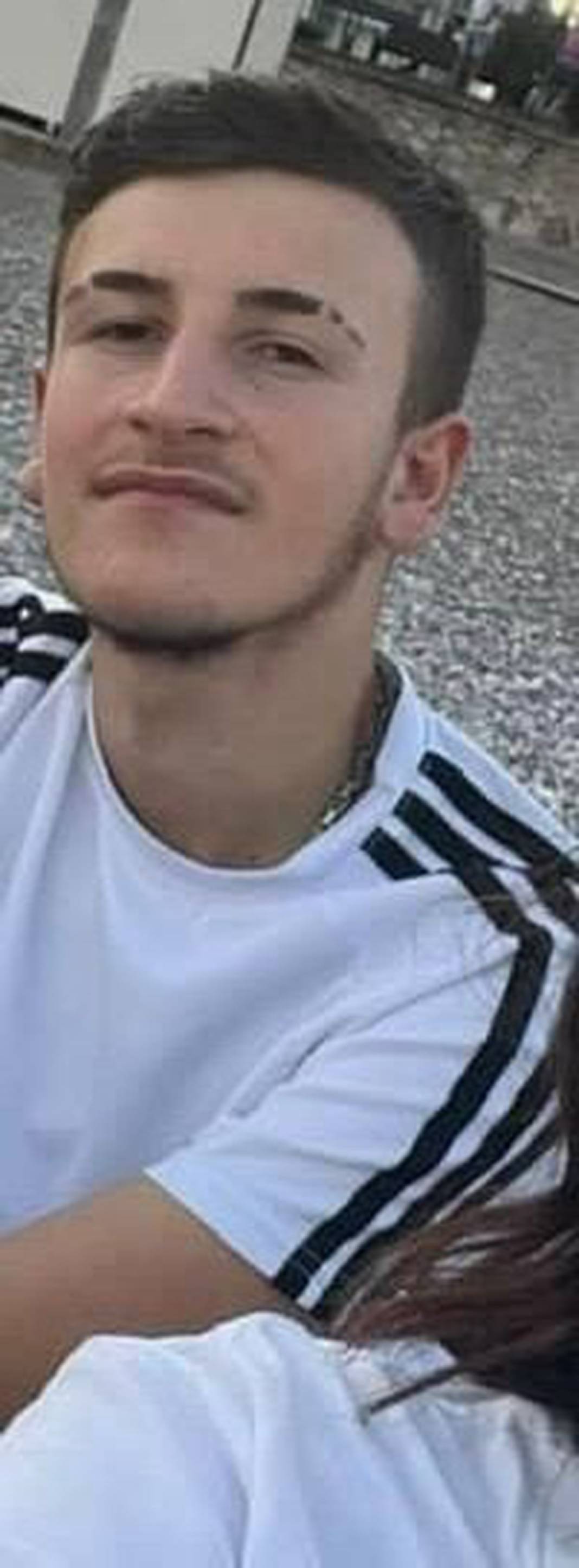 Motosiklet kazasında ölen gencin cenazesini gözyaşları içinde aldılar 3