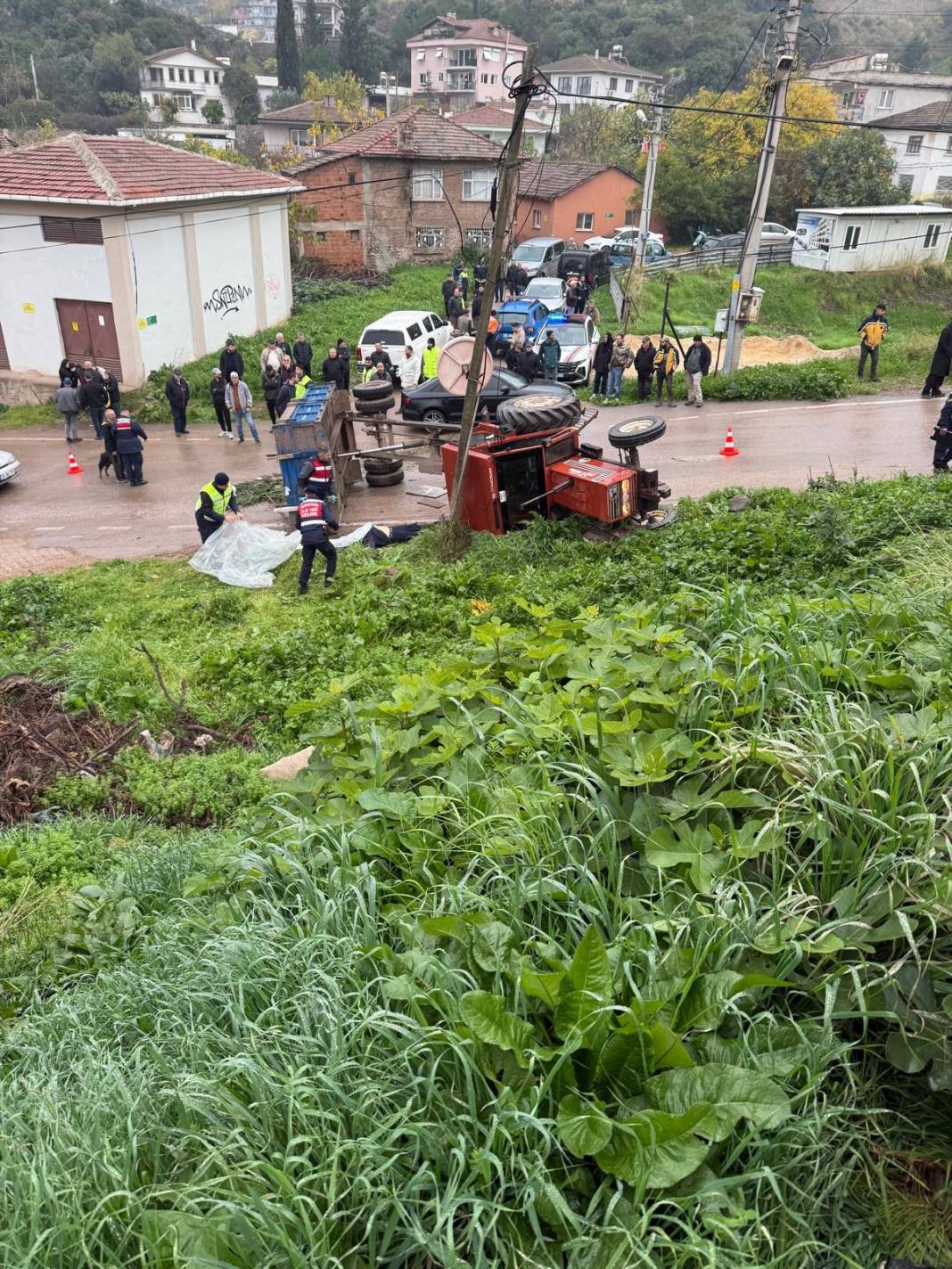Bursa'da acı ölüm! Traktörün altında can verdi 2